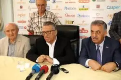 Eski Başbakanlardan Mesut Yılmaz'ın vefatı memleketi Rize'de büyük üzüntüye neden oldu Eski Başbakanlardan Mesut Yılmaz'ın vefatı memleketi Rize'de büyük üzüntüye neden oldu