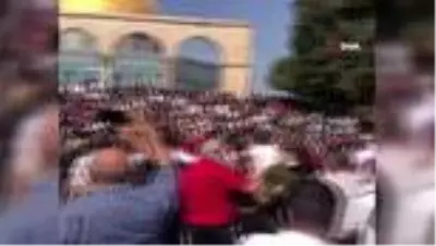 Filistinliler Mescid-i Aksa'da Fransa'yı protesto etti Filistinliler Mescid-i Aksa'da Fransa'yı protesto etti
