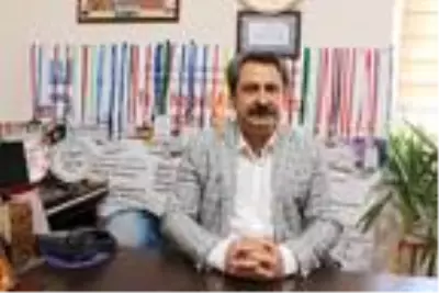 Fizikçi Profesör, köy köy dolaşıp yeni 'Aziz Sancar'lar arıyor Fizikçi Profesör, köy köy dolaşıp yeni 'Aziz Sancar'lar arıyor