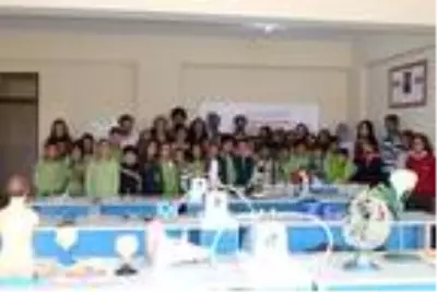 Fizikçi Profesör, köy köy dolaşıp yeni 'Aziz Sancar'lar arıyor Fizikçi Profesör, köy köy dolaşıp yeni 'Aziz Sancar'lar arıyor