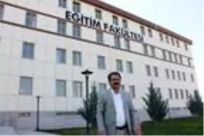 Fizikçi Profesör, köy köy dolaşıp yeni 'Aziz Sancar'lar arıyor Fizikçi Profesör, köy köy dolaşıp yeni 'Aziz Sancar'lar arıyor