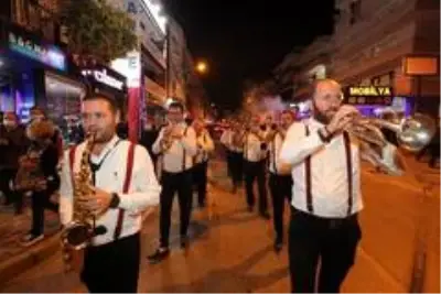 Gaziemir'de 97. yıl coşkusu Gaziemir'de 97. yıl coşkusu