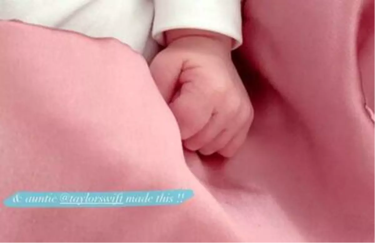 Gigi Hadid'ten hayranlarına el yazısı teşekkür!