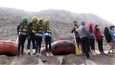 Hakkari'ye gelen sporcular kentin doğasına ve misafirperverliğine hayran kaldı Hakkari'ye gelen sporcular kentin doğasına ve misafirperverliğine hayran kaldı