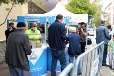 Hz. Muhammed'in hayatını anlatan kitaplar dağıttılar Hz. Muhammed'in hayatını anlatan kitaplar dağıttılar