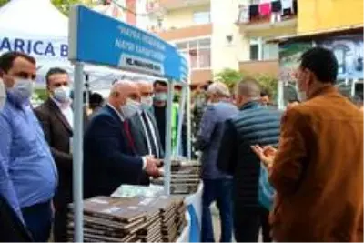 Hz. Muhammed'in hayatını anlatan kitaplar dağıttılar Hz. Muhammed'in hayatını anlatan kitaplar dağıttılar