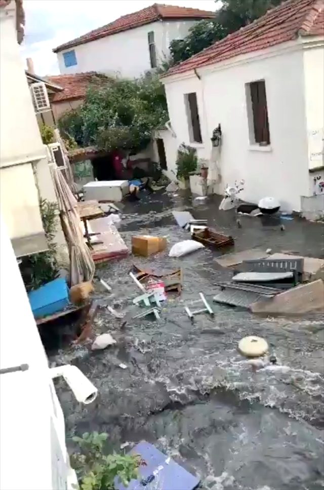İzmir'de 6.6 büyüklüğünde deprem! Bayraklı ve Bornova ilçelerinde yıkım var