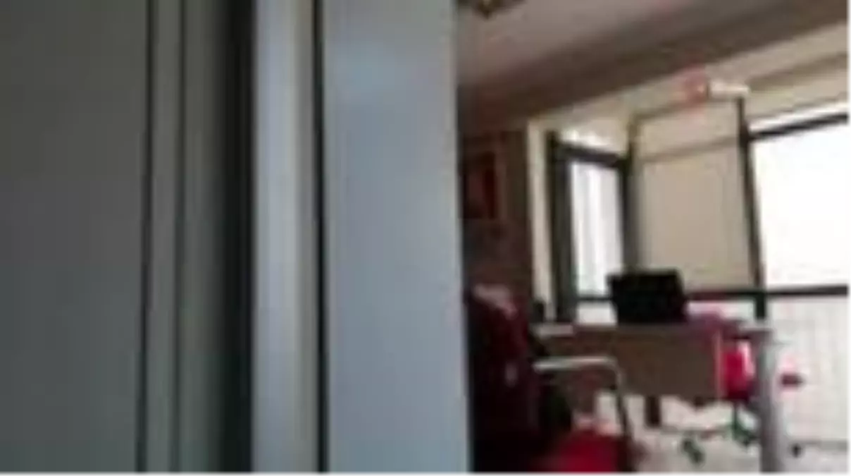 Turgutlu'da binalarda çatlaklar oluştu