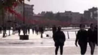 İzmir'deki deprem Çanakkale'de de hissedildi (3) İzmir'deki deprem Çanakkale'de de hissedildi (3)
