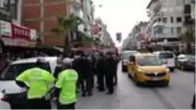 İzmir'deki depremin ardından Manisa'da bir apartman tahliye edildi İzmir'deki depremin ardından Manisa'da bir apartman tahliye edildi