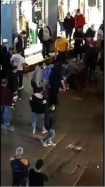 Kontrolden çıkan kamyonet yolda yürüyen genci böyle ezdi Kontrolden çıkan kamyonet yolda yürüyen genci böyle ezdi