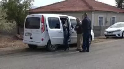 Kapı komşusu akrabalar arasında döner bıçaklı ve baltalı kavga: 1 ölü, 3 yaralı Kapı komşusu akrabalar arasında döner bıçaklı ve baltalı kavga: 1 ölü, 3 yaralı
