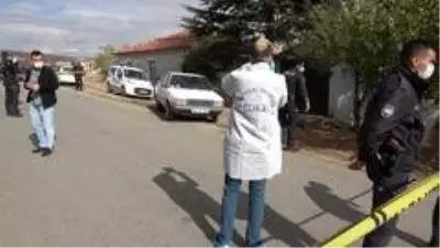 Kapı komşusu akrabalar arasında döner bıçaklı ve baltalı kavga: 1 ölü, 3 yaralı Kapı komşusu akrabalar arasında döner bıçaklı ve baltalı kavga: 1 ölü, 3 yaralı