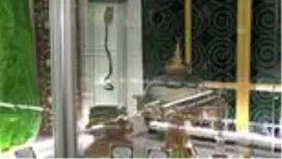 Kerkük'te muhafaza edilen kutsal emanetler Mevlid Kandili dolayısıyla ziyarete açıldı Kerkük'te muhafaza edilen kutsal emanetler Mevlid Kandili dolayısıyla ziyarete açıldı