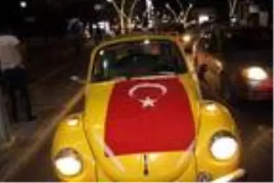 Klasik otomobilleriyle Cumhuriyet Bayramı'nı kutladılar Klasik otomobilleriyle Cumhuriyet Bayramı'nı kutladılar