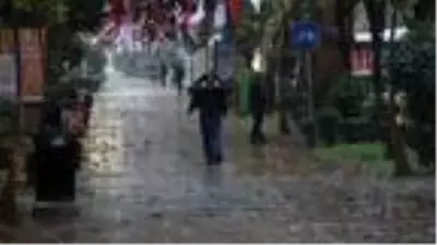 Kocaeli'de yağmur hayatı olumsuz etkiledi Kocaeli'de yağmur hayatı olumsuz etkiledi