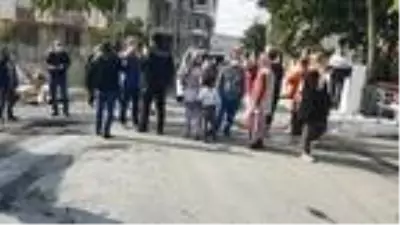 Küçükçekmece'de komşuların çatı malzemesi kavgası Küçükçekmece'de komşuların çatı malzemesi kavgası