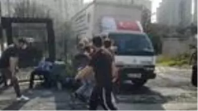 Küçükçekmece'de komşuların çatı malzemesi kavgası Küçükçekmece'de komşuların çatı malzemesi kavgası