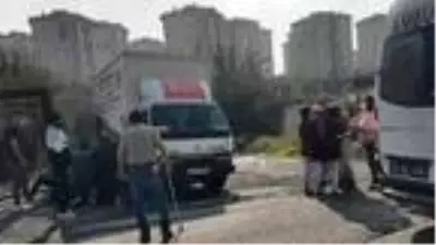 Küçükçekmece'de komşuların çatı malzemesi kavgası Küçükçekmece'de komşuların çatı malzemesi kavgası