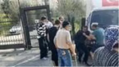 Küçükçekmece'de komşuların çatı malzemesi kavgası Küçükçekmece'de komşuların çatı malzemesi kavgası