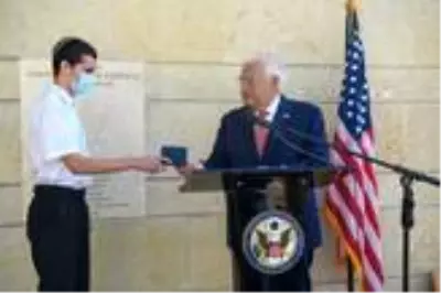 Kudüs'te doğan genç, pasaportuna doğum yeri olarak İsrail'i yazan ilk ABD'li oldu Kudüs'te doğan genç, pasaportuna doğum yeri olarak İsrail'i yazan ilk ABD'li oldu