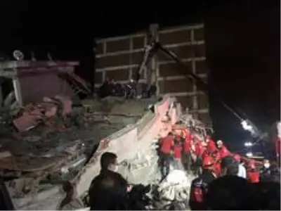 Yakınları, Kulalı anne-kızın enkaz altında olduğunu sosyal medya hesaplarından paylaştı Yakınları, Kulalı anne-kızın enkaz altında olduğunu sosyal medya hesaplarından paylaştı