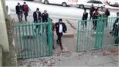 Kütahya'da yakalanan 4 DAEŞ zanlısı adliyeye sevk edildi Kütahya'da yakalanan 4 DAEŞ zanlısı adliyeye sevk edildi