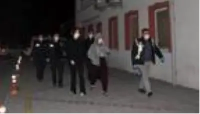 Kütahya'da tefeci operasyonu: 4 gözaltı Kütahya'da tefeci operasyonu: 4 gözaltı