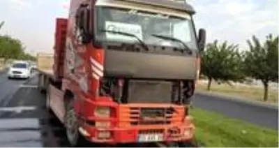 Otomobil ile kamyon çarpıştı: 1 yaralı Otomobil ile kamyon çarpıştı: 1 yaralı