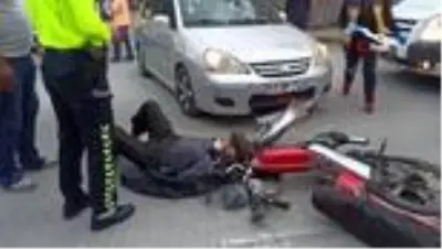 Otomobil ile motosiklet çarpıştı: 1 yaralı Otomobil ile motosiklet çarpıştı: 1 yaralı