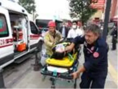 Son dakika haberleri | Pendik'te ışık ihlali iddiası; minibüste sıkışan kadını itfaiye kurtardı Son dakika haberleri | Pendik'te ışık ihlali iddiası; minibüste sıkışan kadını itfaiye kurtardı