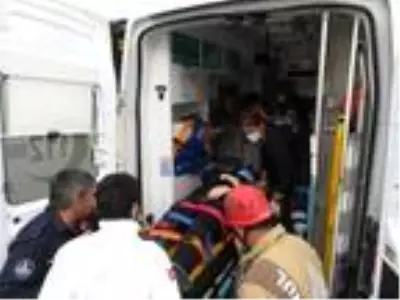 Son dakika haberleri | Pendik'te ışık ihlali iddiası; minibüste sıkışan kadını itfaiye kurtardı Son dakika haberleri | Pendik'te ışık ihlali iddiası; minibüste sıkışan kadını itfaiye kurtardı