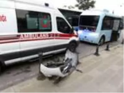 Son dakika haberleri | Pendik'te ışık ihlali iddiası; minibüste sıkışan kadını itfaiye kurtardı Son dakika haberleri | Pendik'te ışık ihlali iddiası; minibüste sıkışan kadını itfaiye kurtardı