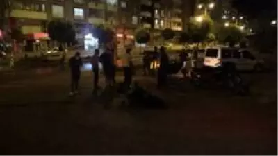 Polis aracıyla motosiklet çarpıştı: 1 yaralı Polis aracıyla motosiklet çarpıştı: 1 yaralı