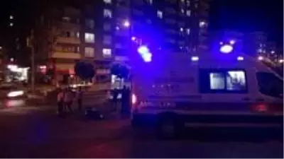 Polis aracıyla motosiklet çarpıştı: 1 yaralı Polis aracıyla motosiklet çarpıştı: 1 yaralı