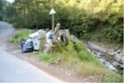 Rizeli gençler, derelerini çöplerden arındırdı Rizeli gençler, derelerini çöplerden arındırdı