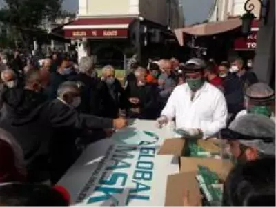 Bedava maske dağıtımı koronayı unutturdu Bedava maske dağıtımı koronayı unutturdu