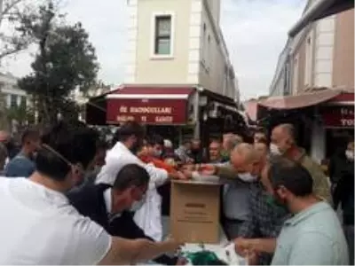 Bedava maske dağıtımı koronayı unutturdu Bedava maske dağıtımı koronayı unutturdu