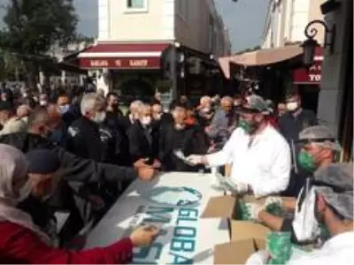 Bedava maske dağıtımı koronayı unutturdu Bedava maske dağıtımı koronayı unutturdu