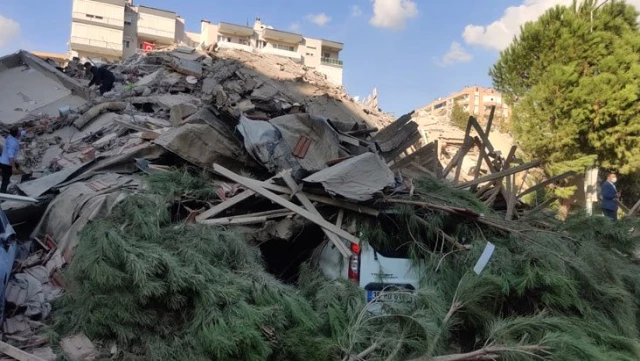 Son Dakika! İzmir Belediye Başkanı Tunç Soyer: 20'ye yakın binada yıkım ihbarı aldık