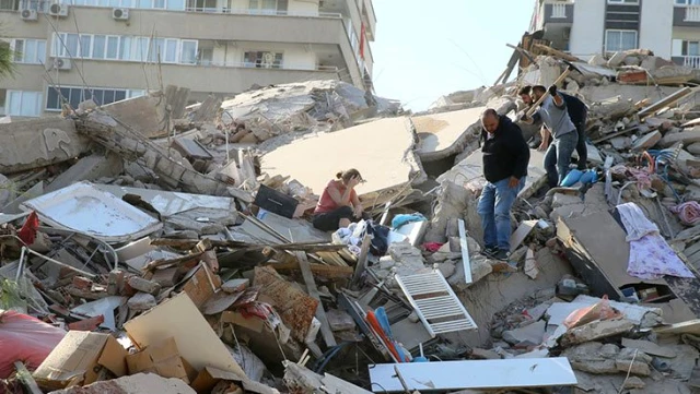 Son Dakika: İzmir'de meydana gelen 6,6 büyüklüğündeki depremde 6 kişi hayatını kaybetti, 321 kişi yaralandı