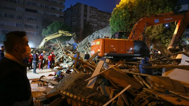 Son Dakika: İzmir'de meydana gelen 6,6 büyüklüğündeki depremde ölü sayısı 24'e, yaralı sayısı 804'e yükseldi