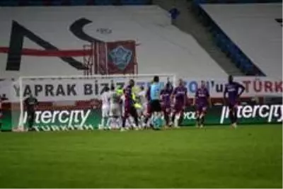 Süper Lig: Trabzonspor: 3 Kasımpaşa: 2 (İlk yarı) Süper Lig: Trabzonspor: 3 Kasımpaşa: 2 (İlk yarı)