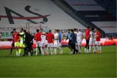 Süper Lig: Trabzonspor: 3 Kasımpaşa: 2 (İlk yarı) Süper Lig: Trabzonspor: 3 Kasımpaşa: 2 (İlk yarı)