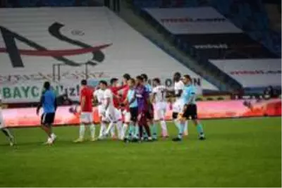 Süper Lig: Trabzonspor: 3 Kasımpaşa: 2 (İlk yarı) Süper Lig: Trabzonspor: 3 Kasımpaşa: 2 (İlk yarı)
