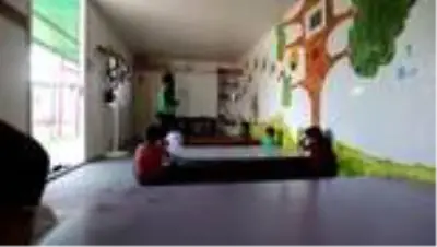 Suriye'de insan hayatına dokunan İHH, savaş çocuklarının eğitimi için de çalışıyor Suriye'de insan hayatına dokunan İHH, savaş çocuklarının eğitimi için de çalışıyor