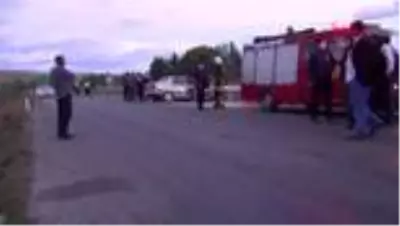 Konya'da tarım işçilerini taşıyan minibüs ile otomobil çarpıştı: 2 ölü, 14 yaralı Konya'da tarım işçilerini taşıyan minibüs ile otomobil çarpıştı: 2 ölü, 14 yaralı