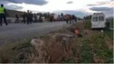 Son dakika haber | Tarım işçilerini taşıyan minibüs ile otomobil çarpıştı: 1 ölü, 15 yaralı Son dakika haber | Tarım işçilerini taşıyan minibüs ile otomobil çarpıştı: 1 ölü, 15 yaralı