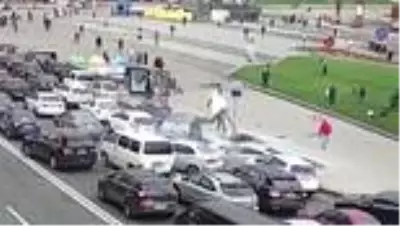 Son dakika haberi! Ukrayna'da araç yayaların arasına daldı: 2 ölü, 4 yaralı Son dakika haberi! Ukrayna'da araç yayaların arasına daldı: 2 ölü, 4 yaralı