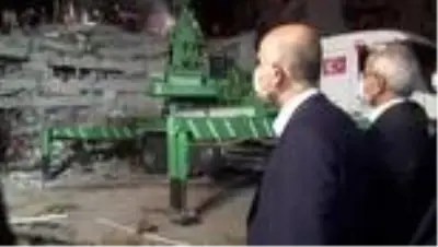 Ulaştırma Bakanı Karaismailoğlu: 'Bütün kurumlarımızla beraber buradayız, enkazın içindeki vatandaşlarımızı kurtarmaya çalışıyoruz' Ulaştırma Bakanı Karaismailoğlu: 'Bütün kurumlarımızla beraber buradayız, enkazın içindeki vatandaşlarımızı kurtarmaya çalışıyoruz'